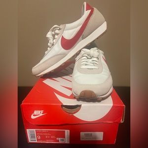 Nike Daybreak size 9 Summit White/University Red
